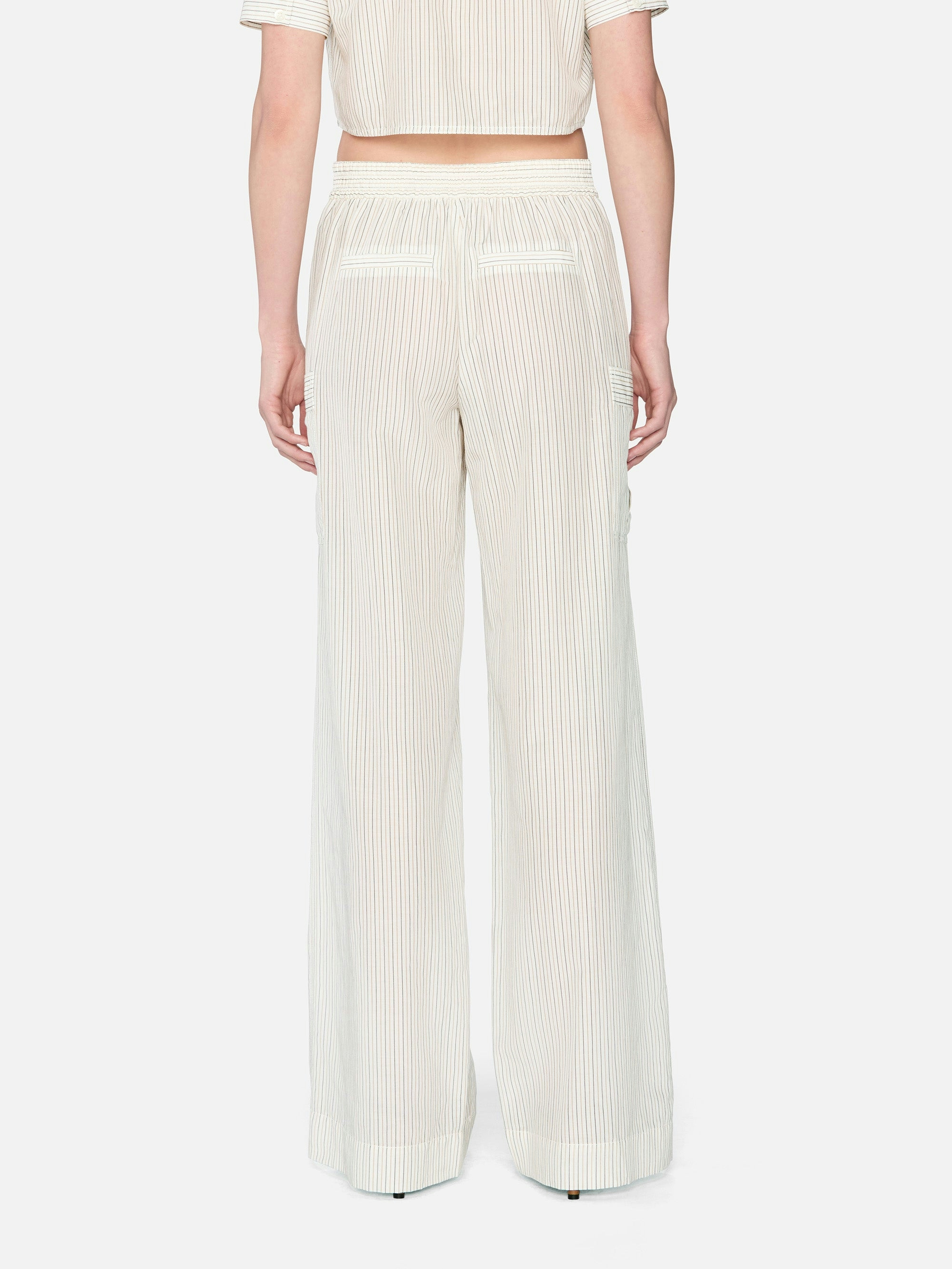 pants back image alt:fit2
